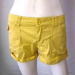 Miss Rudy Women's Medium Yellow Khaki Shorts